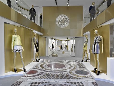 versace tienda de ropa|versace tienda.